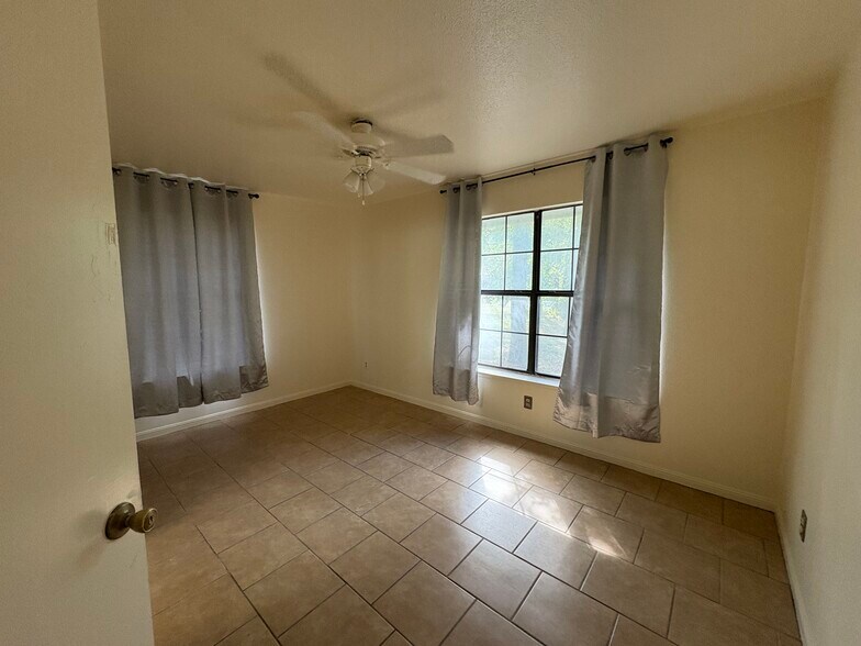 Building Photo - 489 Northwood Cir