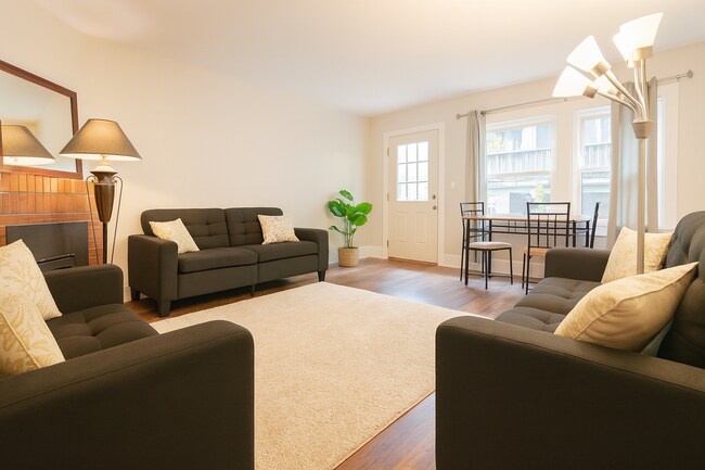 Building Photo - Room for Rent in 5 Bedroom House