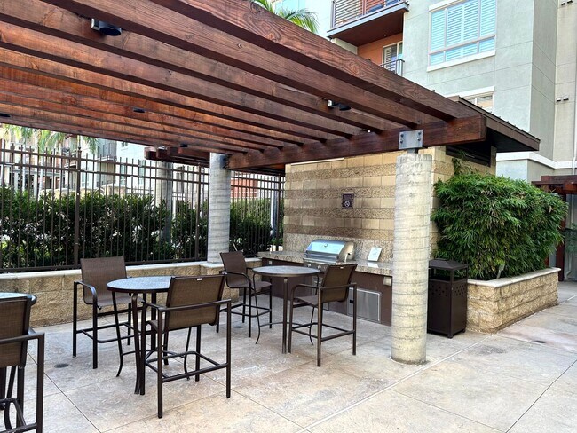 Building Photo - Gorgeous Spacious 2 Bedroom - 2 bath Condo with parking in Little Tokyo