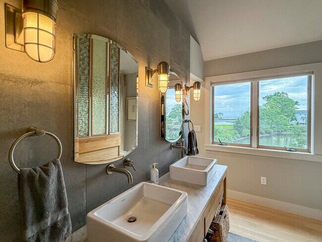 Building Photo - 52 Shorehaven Rd