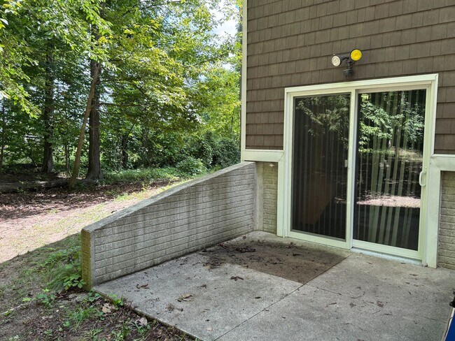 Building Photo - 7366 Surrey Dr