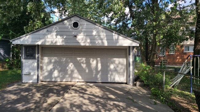 Building Photo - 3071 Fort Park Blvd