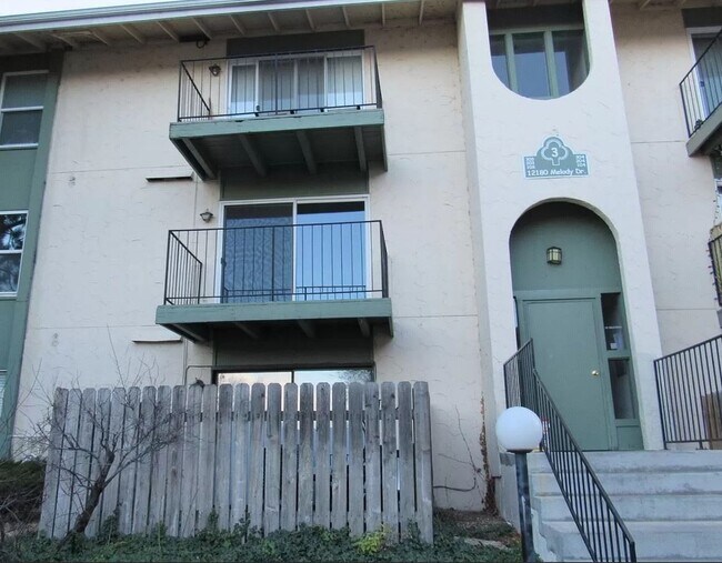 Building Photo - Clean 3 bedroom, 2 bathroom condo in Westm...