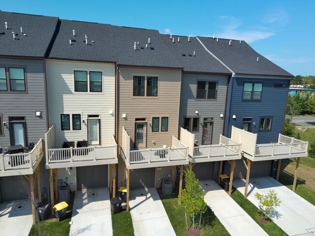 Building Photo - 4805 Vista Green Ln
