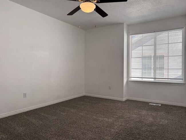 Building Photo - Peaceful Provo Townhome