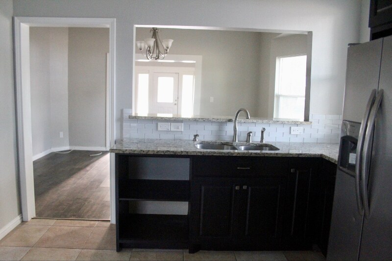 Building Photo - 508 N Dallas Ave