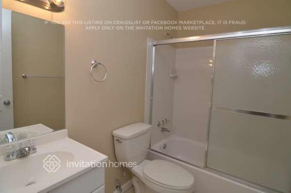 Building Photo - 2417 Devonwoode Pl