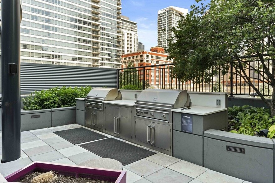 Building Photo - 958 S Clark St