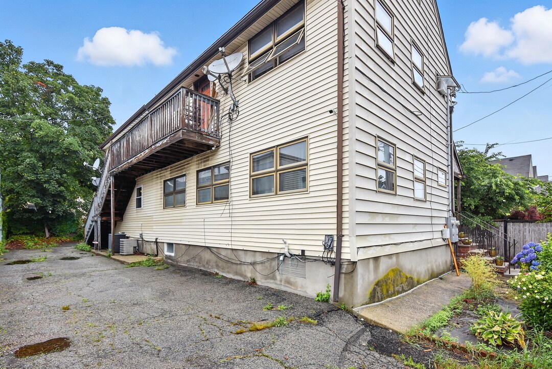 Building Photo - 12 Fenton St