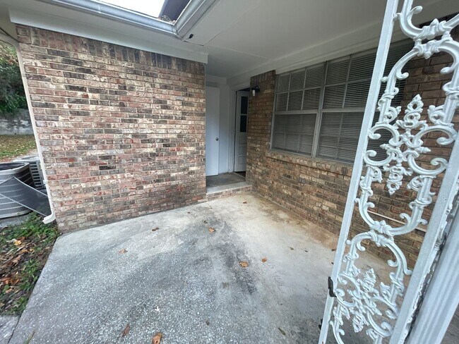 Building Photo - Chapel Hill Rd Townhomes