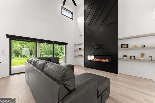 Building Photo - 151 S Pointe Dr