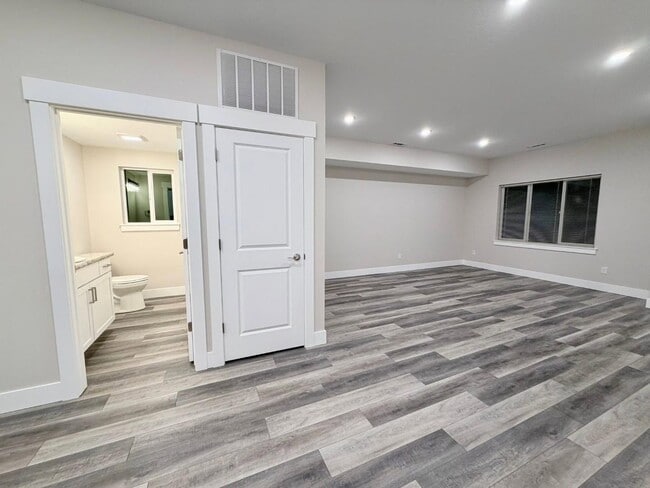 Building Photo - 7212 Shaver Dr