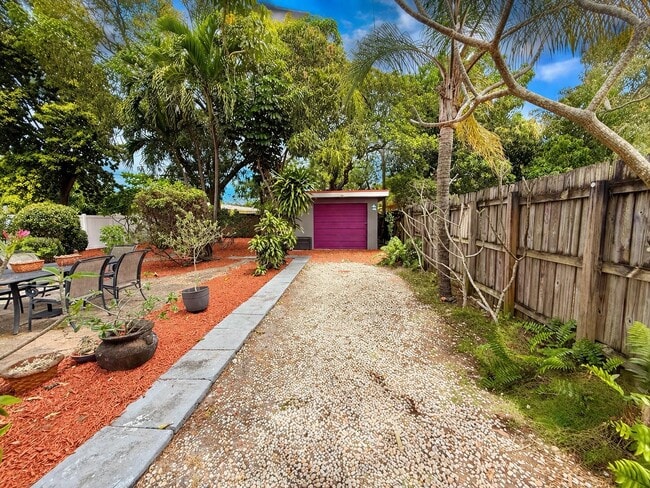 Building Photo - 1316 NE 2nd Ave