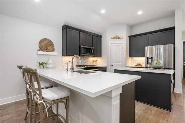 Building Photo - 418 Raleigh Dr