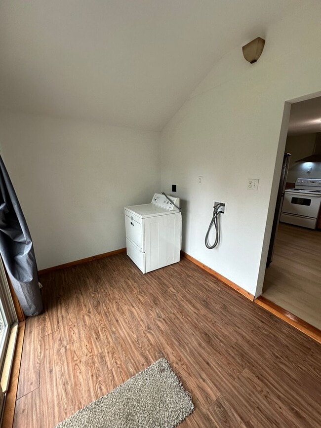 Building Photo - 2-bedroom 1 bath House