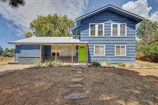 Building Photo - 305 Mesa Dr