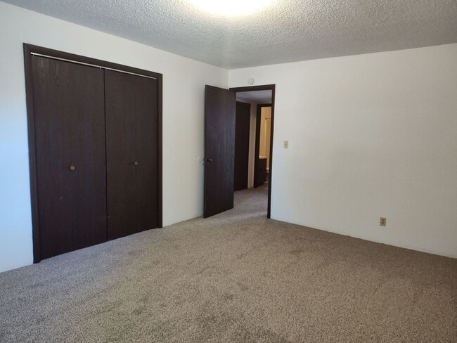 Building Photo - 522 Boxwood Dr