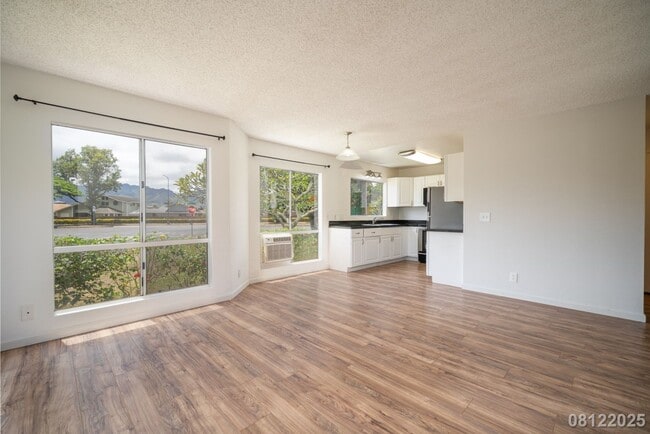 Building Photo - 2br/1ba/2pkg Townhouse in Mililani