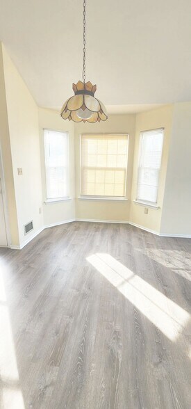 Building Photo - 1410 Pinhorn Dr