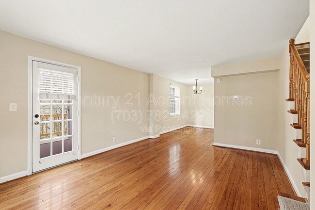 Building Photo - 3342 S Wakefield St