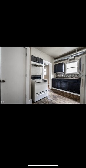 Building Photo - 2111 Lexington Ave