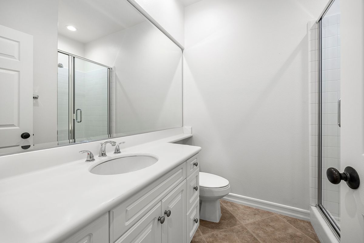 Building Photo - 2556 Pearblossom St