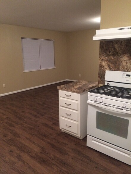 Building Photo - 221 Mitchell St