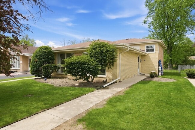 Building Photo - 9536 Tripp Ave