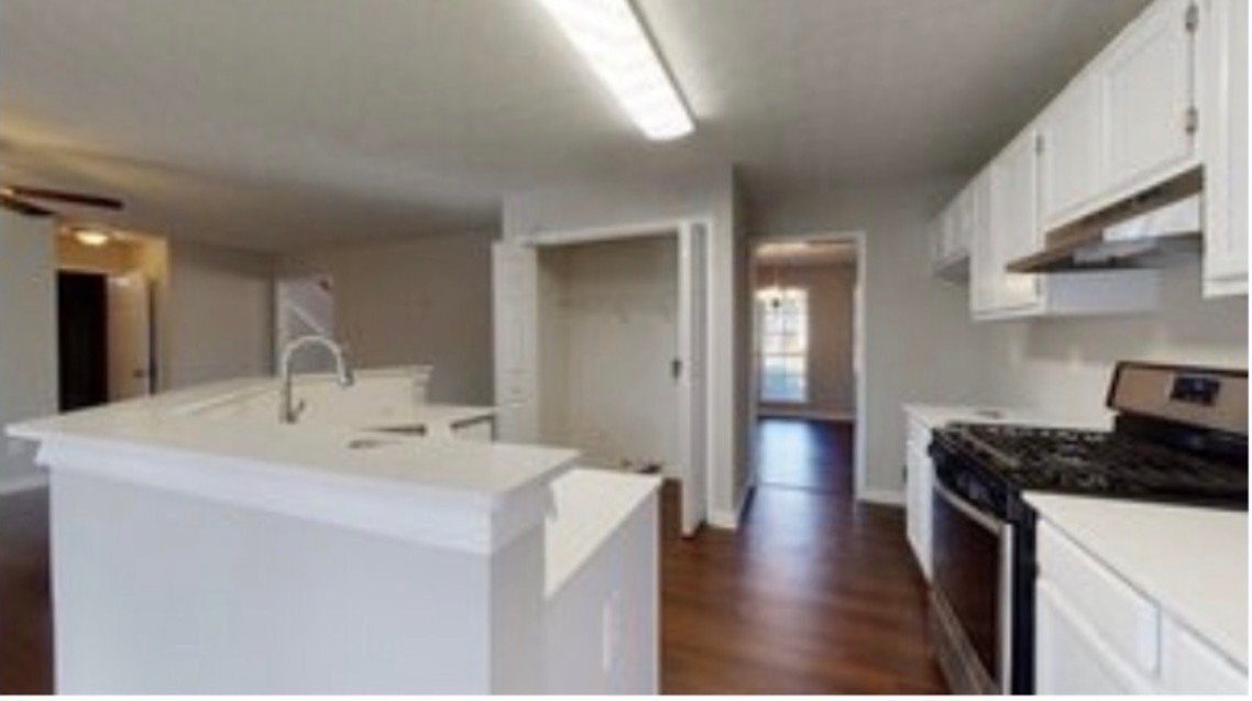 Building Photo - 4084 Pinehurst Valley Dr