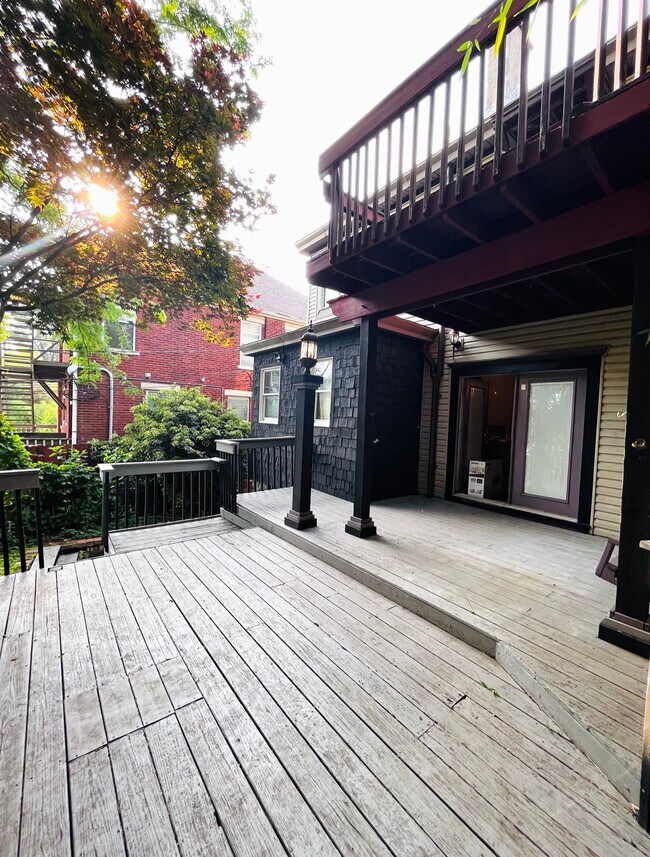 Building Photo - 343 E 12th Ave