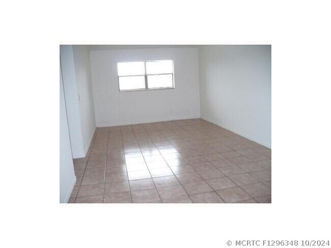 Building Photo - 4181-4187 NW 114th Ave