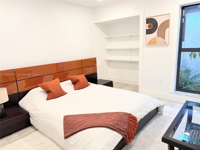 Building Photo - 20429 NE 10th Ct Rd