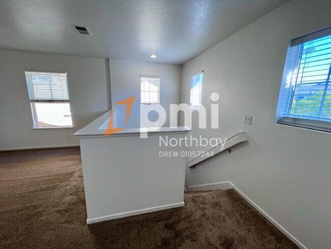 Building Photo - 3200 Puffin Cir