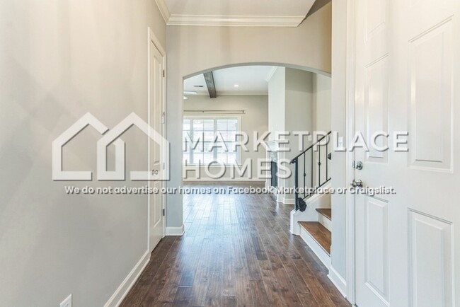 Building Photo - 5057 Maiden Ln