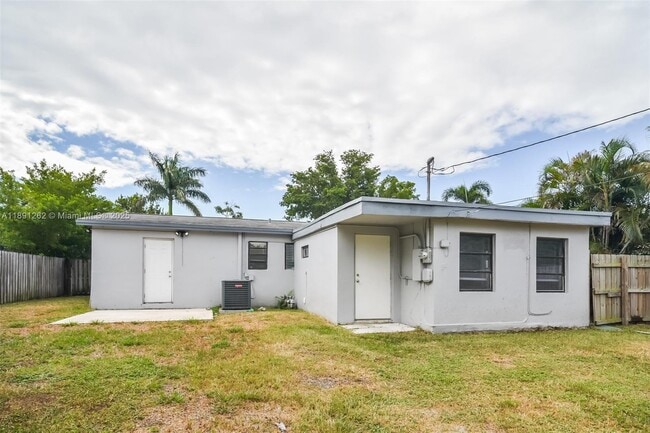 Building Photo - 1061 SW 31st St