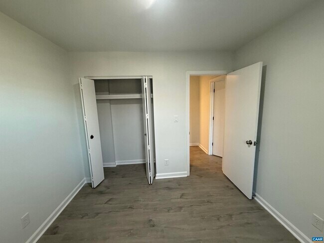 Building Photo - 120 Georgetown Green