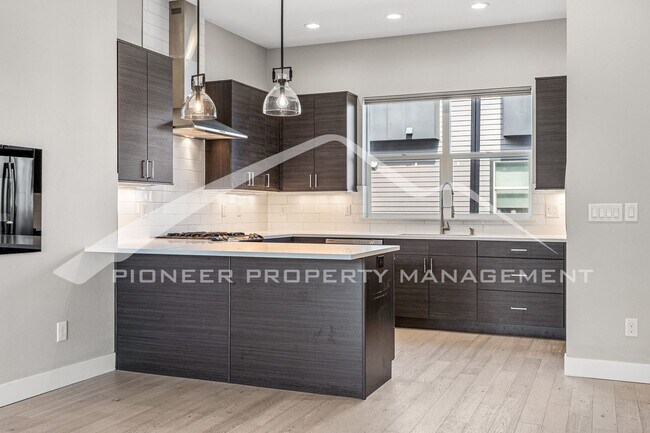 Building Photo - Fantastic Townhome with Central AC and 2 Car Garage!