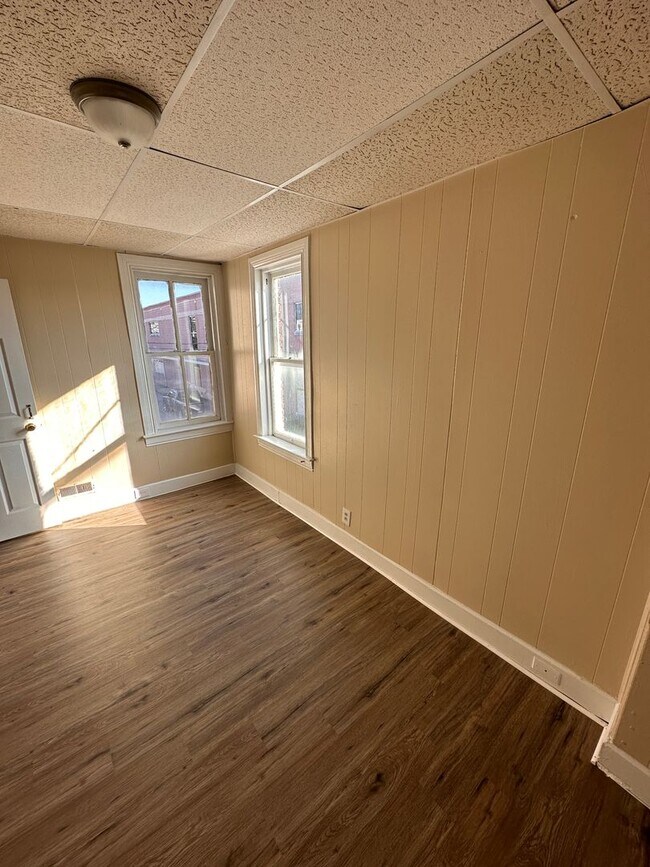 Building Photo - 121 N State St