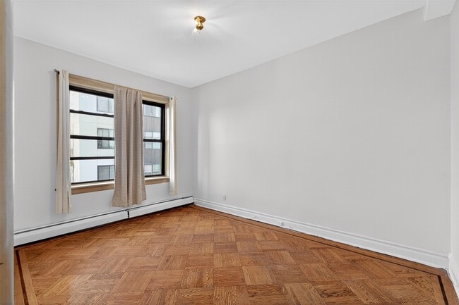 Building Photo - 418 Broadway