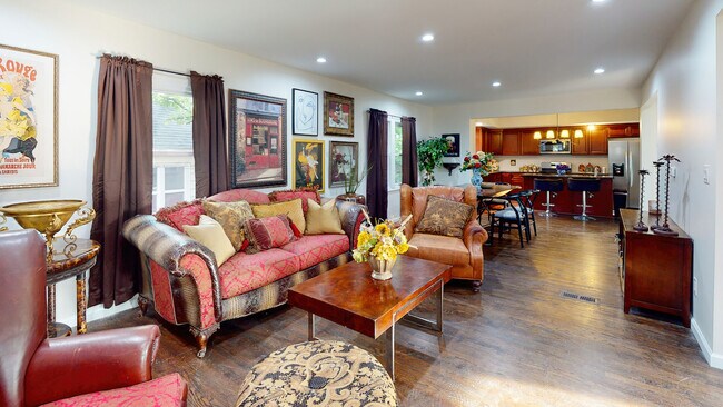 Building Photo - Family Friendly : 6BR Near Beaumont & Ascension St. John