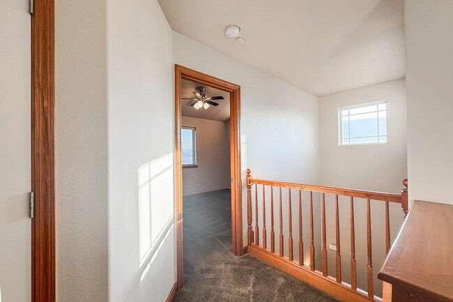 Building Photo - Beautiful 4-Bedroom Townhome in South Richland