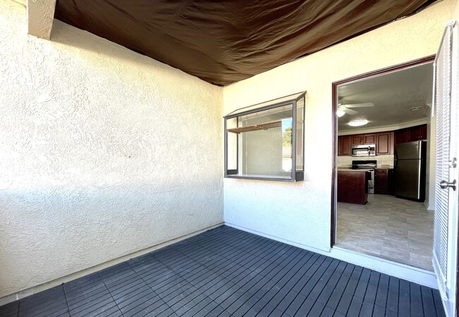 Building Photo - Updated Lower Level Condo in gated Vista W...