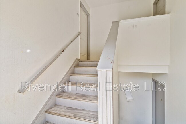 Building Photo - 373 Geneva St