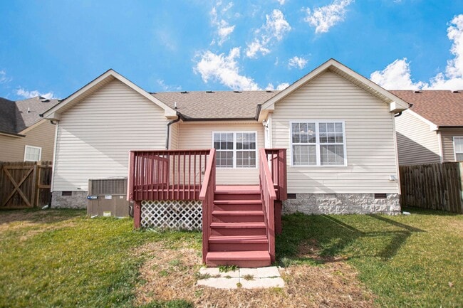 Building Photo - Pet Friendly Three Bedroom with Bonus!