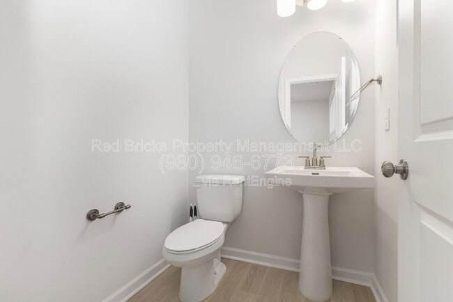 Building Photo - 1816 Blanche St