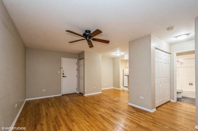 Building Photo - 510 W Fullerton Pkwy