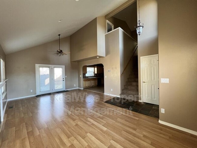 Building Photo - 1312 NE Tucson Way