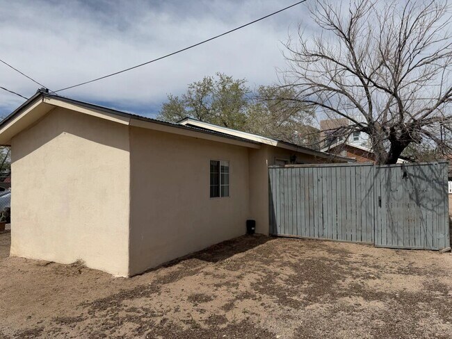 Building Photo - 313 McKnight Ave NE