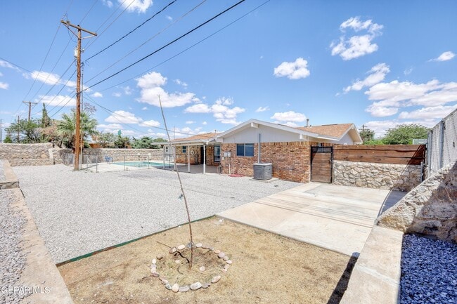 Building Photo - 9981 Gschwind Ave