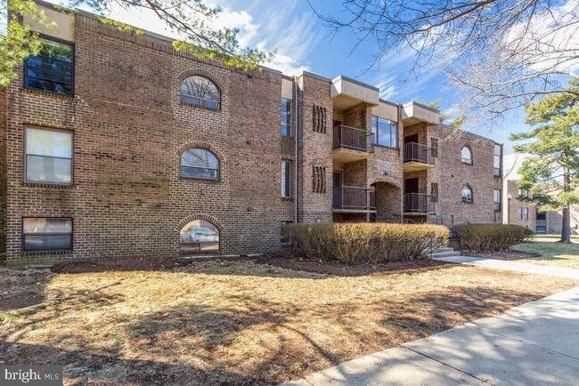 Primary Photo - 15 Silverwood Cir
